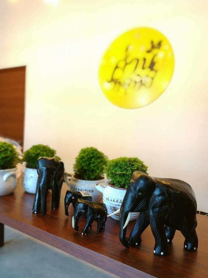 Comeneetee Uthai Ban Khok Mo Exterior photo